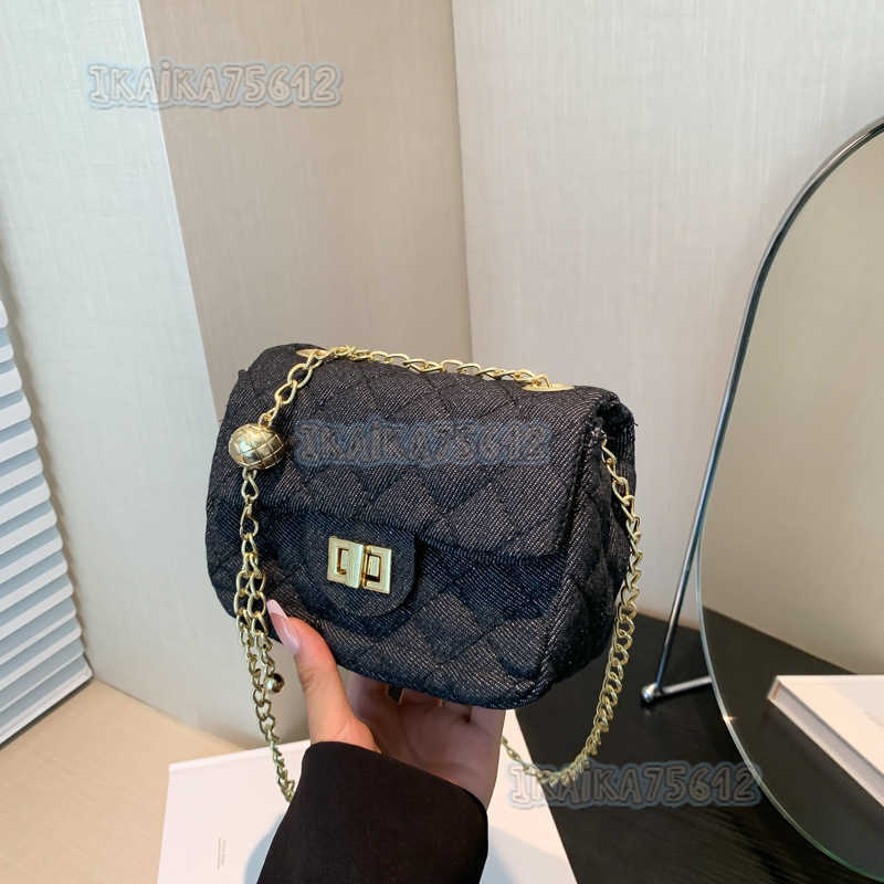Fashion Bag for Women 2025 New Trendy Texture Beautiful Stylish Small Square Bag Simple Niche Design Single Shoulder Crossbody Bag H250804
