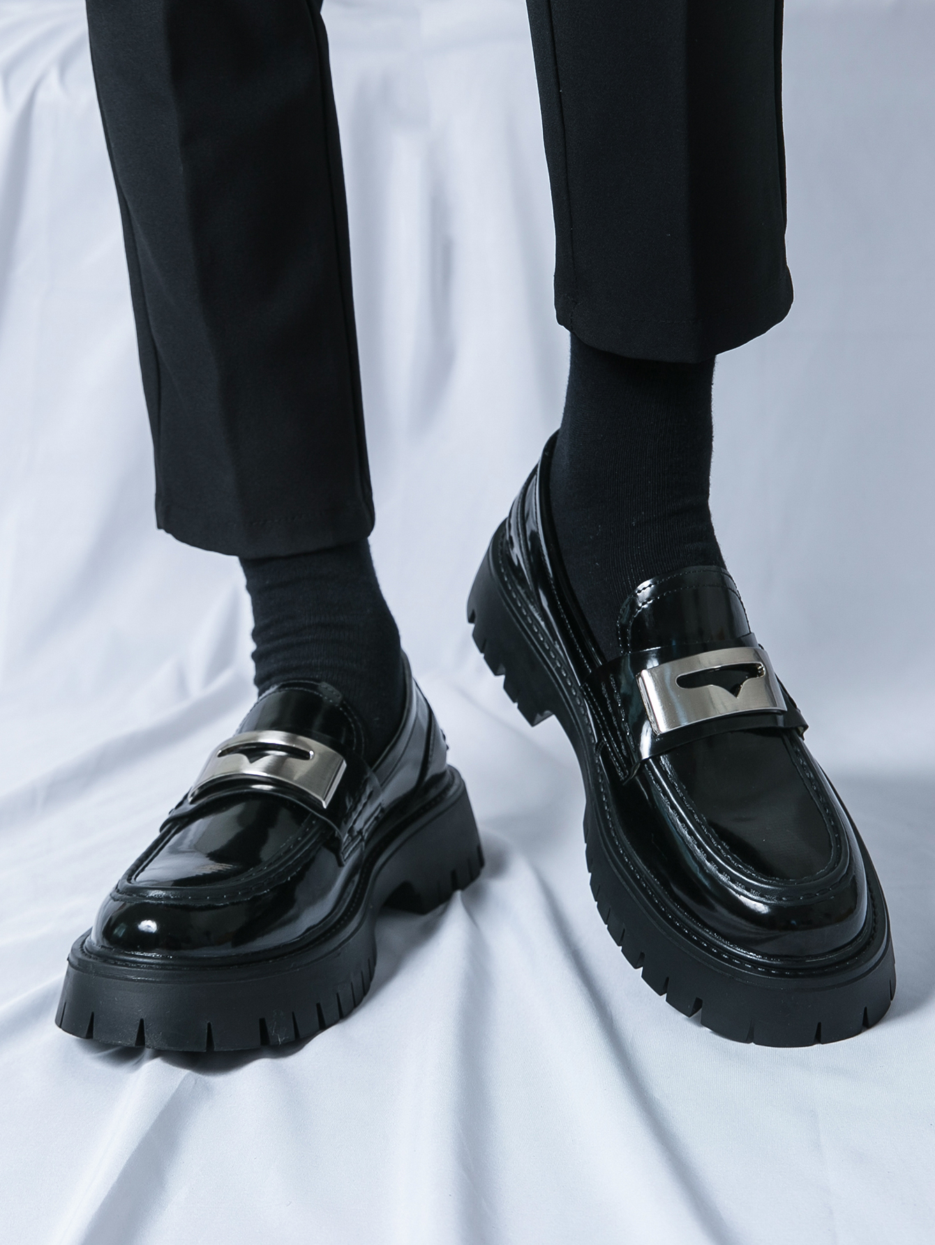 8804- Summer breathable small leather shoes with a male feel, British interior height increase, thick sole, trendy shiny surface, one foot casual loaf