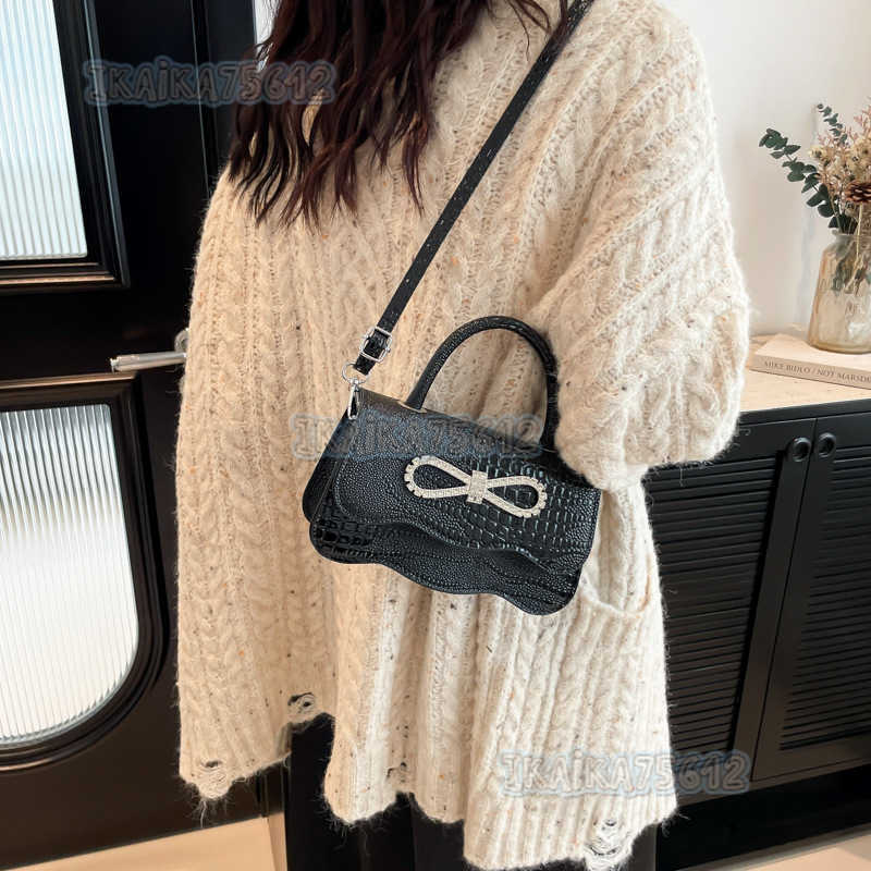 Butterfly Knot Womens Bag 2025 New Fashionable Stylish Handbag Casual Simple Personality Single Shoulder Crossbody Small Square Bag H250804