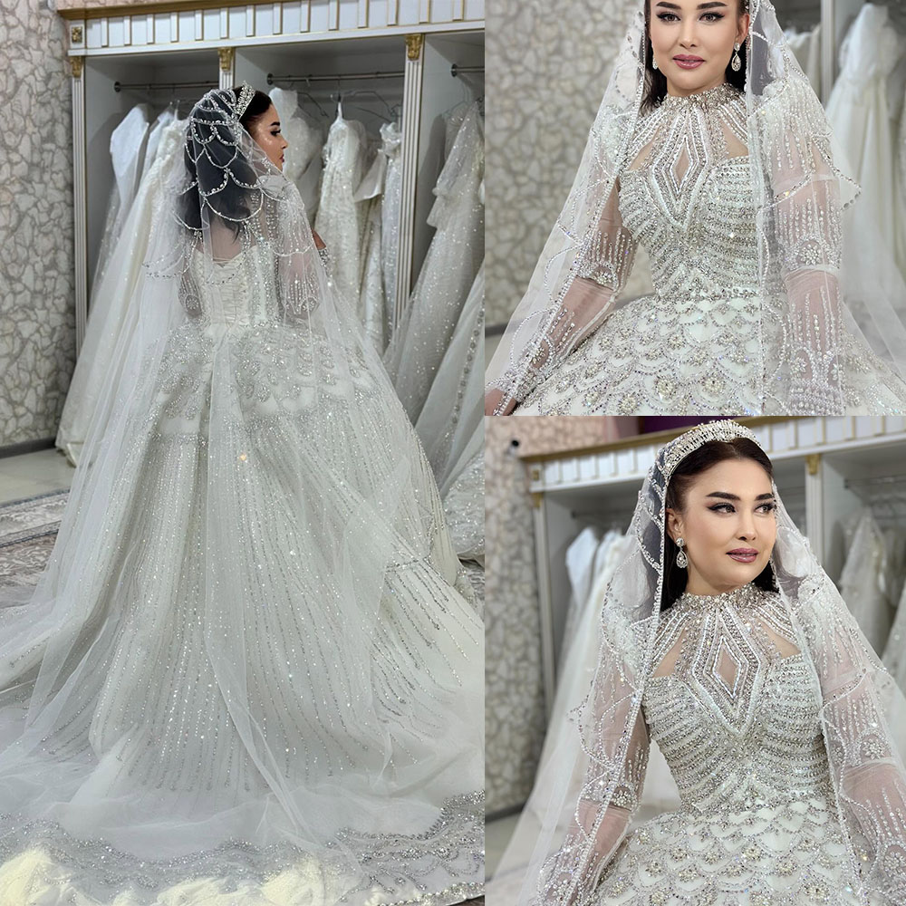 Luxury Crystal Wedding Veils Cathedral Beadings Edge Bridal Veils Tulle 1 Layer With Comb White Ivory Bride Accessories Custom Made