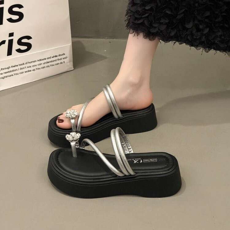 Design Sense Niche Thick-Soled Silver for Women designer shoes Summer Outdoor Wear Platform Toe-Post French Style Sandals