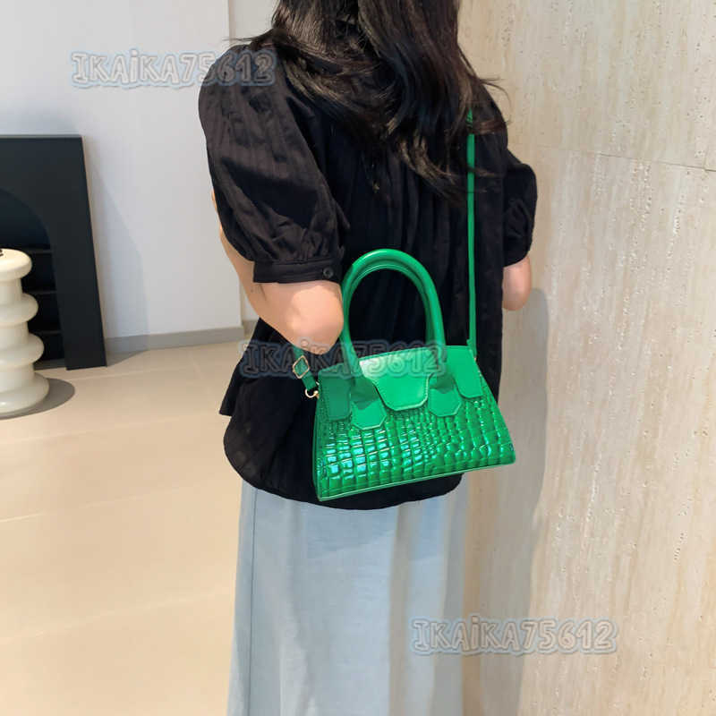Small Square Bag for Women 2025 Summer New Trendy Fashion Niche Design Popular Crossbody Bag Simple Fashion Shoulder Bag H250804
