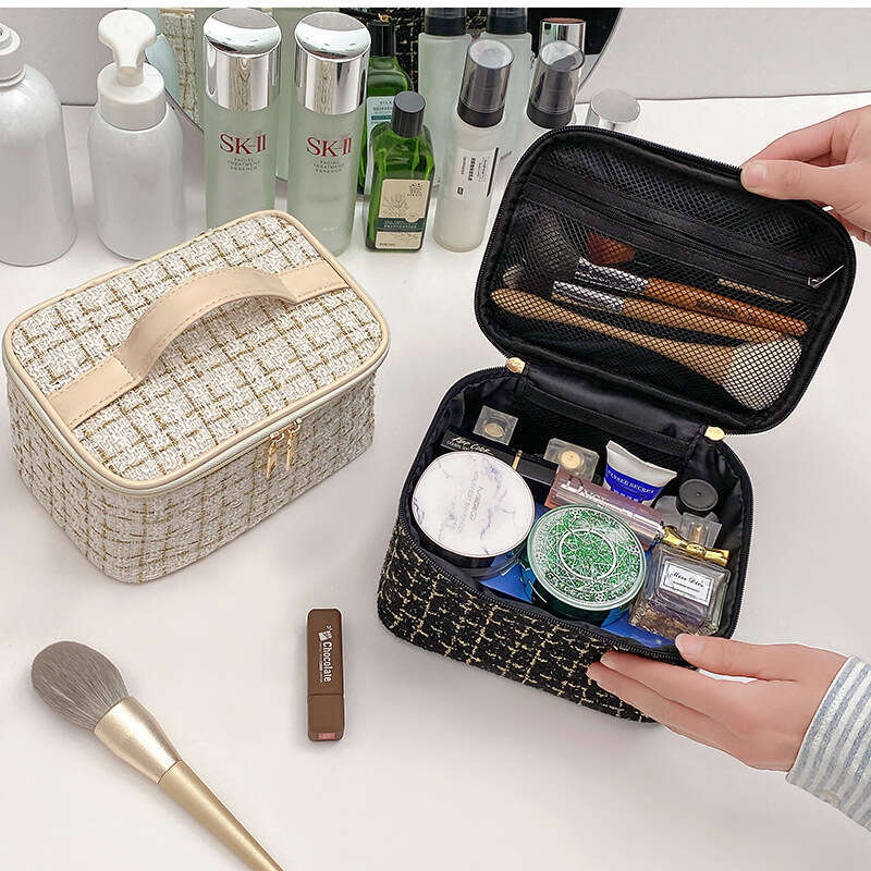 DHessentials Trendy Tweed Makeup Bag Large Capacity Cosmetic Organizer with Handle, Portable Toiletry Pouch for Travel (Beige/Black)