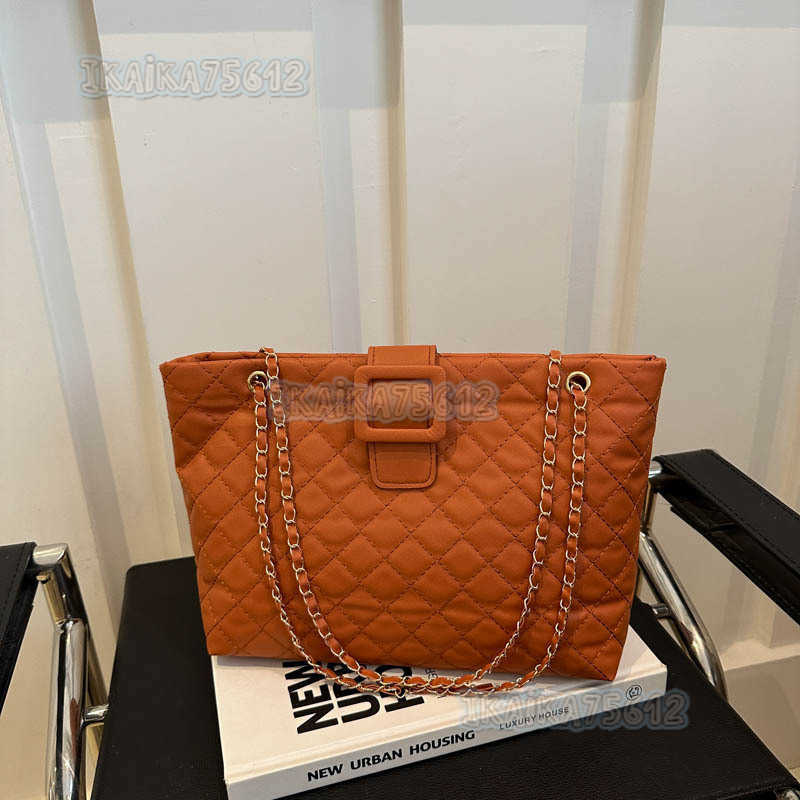 Fashionable and Stylish Single Shoulder Bag Beautiful Tote Bag 2025 Niche Design Trendy Crossbody Bag Casual Simple Handbag H250804