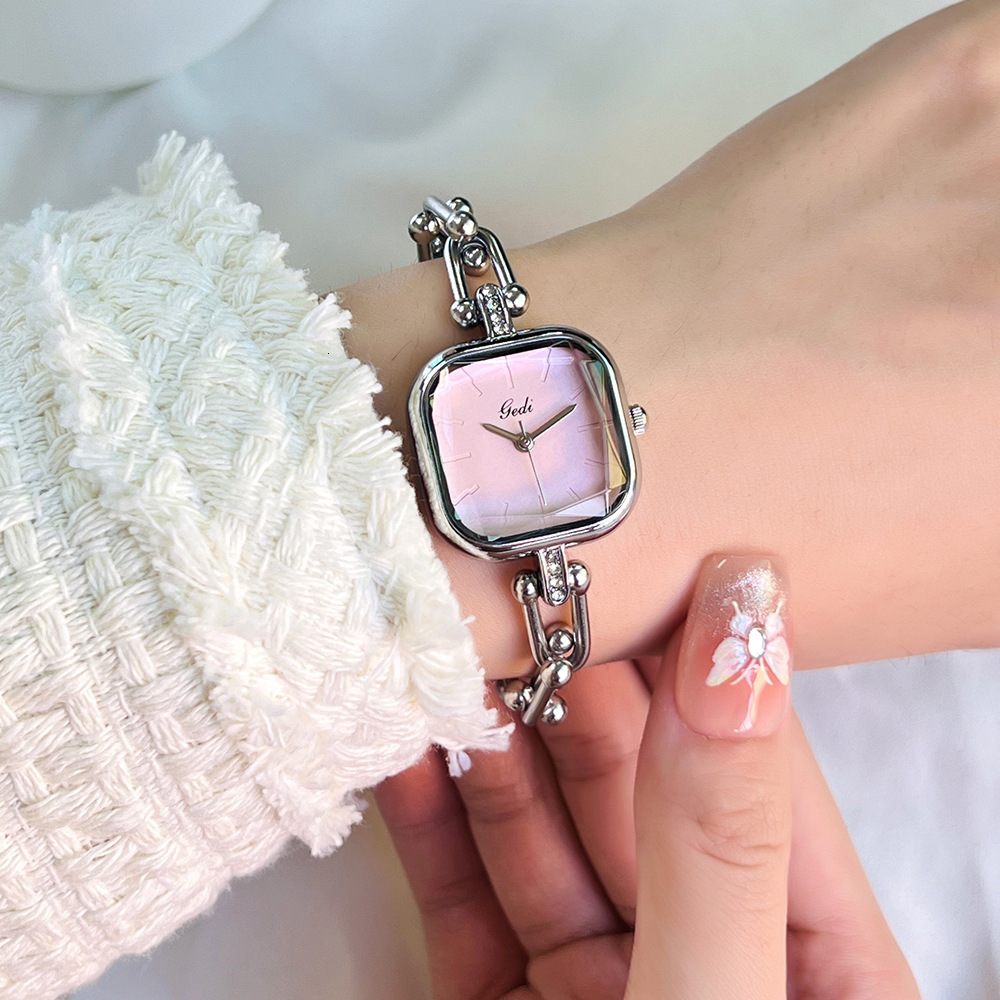 Womens Watch Creative Hand-Carved Faceted Petite Niche Gold Luxury Glass Chain Watch High Aesthetic