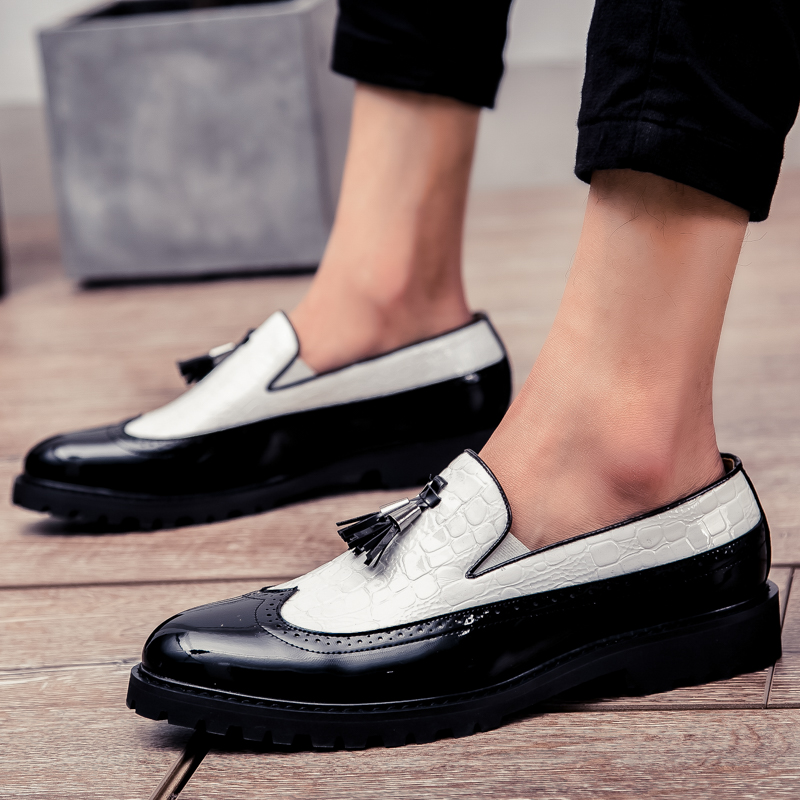 6935 British tassel carved Bloch color blocked loafers, multifunctional casual leather shoes, worn on one foot