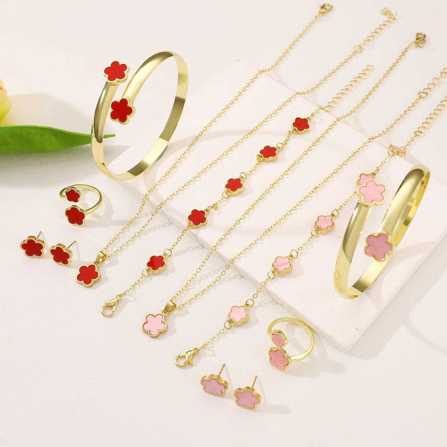 New Fashion 5 Flower Bracelet Set for Wen Simple Lucky Flower Necklace Bracelet Earring Elegance French Party Jewelry S250804