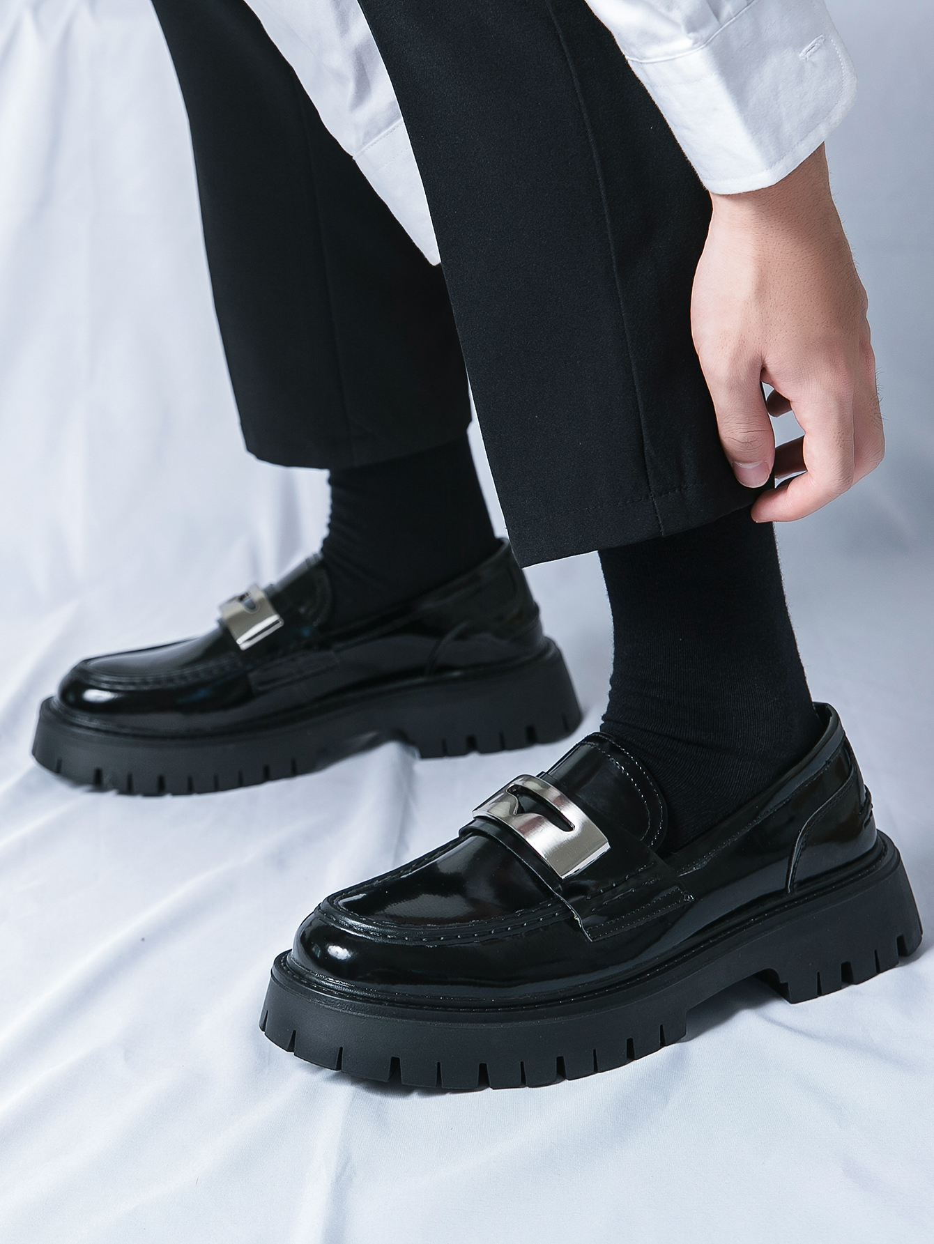 8804- Summer breathable small leather shoes with a male feel, British interior height increase, thick sole, trendy shiny surface, one foot casual loaf