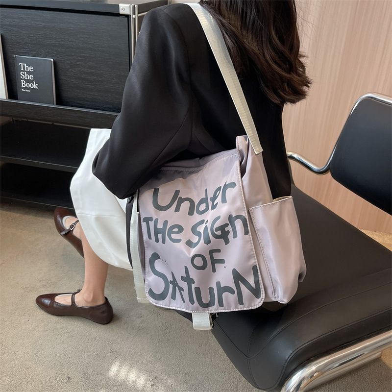 Korean version of the shoulder personality graffiti letters large-capacity messenger Messenger street back big bag