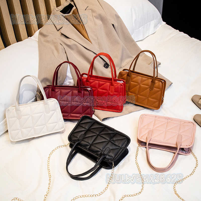 Womens Bag 2025 Fashion New Womens Handbag Pillow Bag Womens Quilted Chain Embroidered Bag H250804