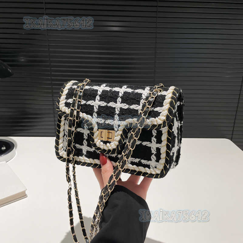 Trendy Personality Small Square Bag 2025 New Fashion Niche Design Womens Bag Trendy Simple Crossbody Shoulder Bag H250804
