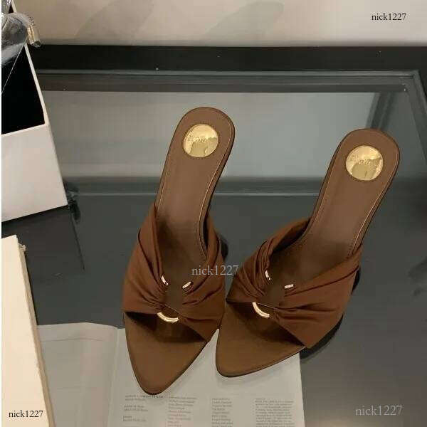 Free shipping designer's new summer collection of elegant pleated metal-clasp pointed high heels and sexy skinny open-toe flip-flops