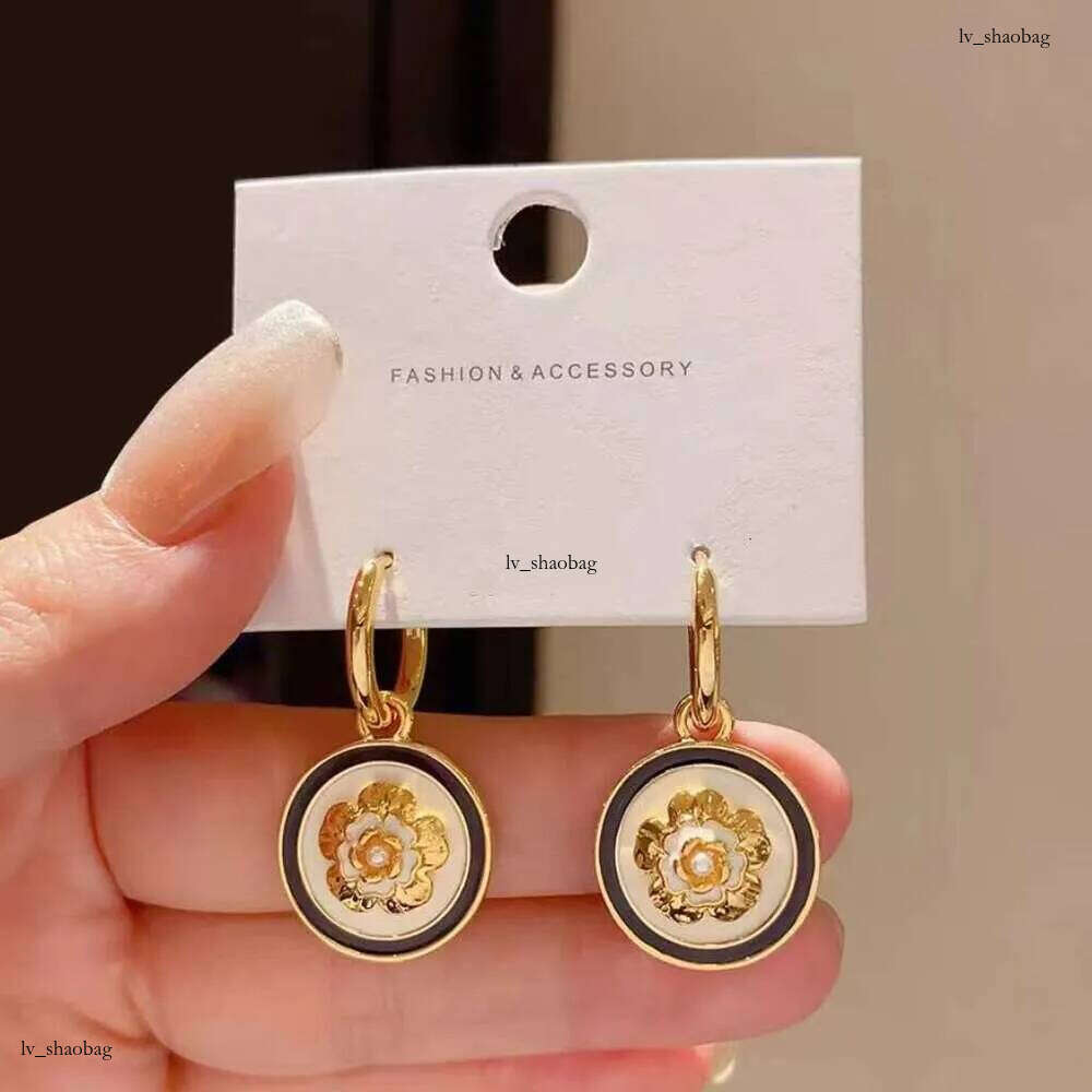 DHcollections French Style Camellia Earrings for Women 2024 Fashion Elegant Oil Drop Ear Cuffs Light Niche High End Jewelry