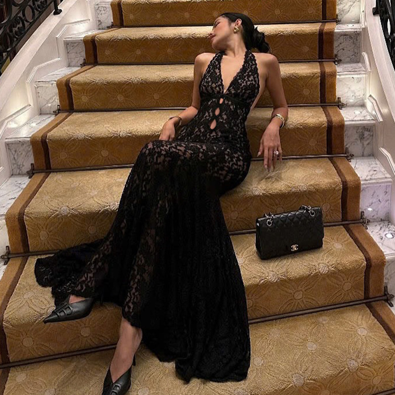 2025 summer European and American vacation style backless lace hollow out dress sexy backless elegant mermaid fashion dress long skirt new designer dr