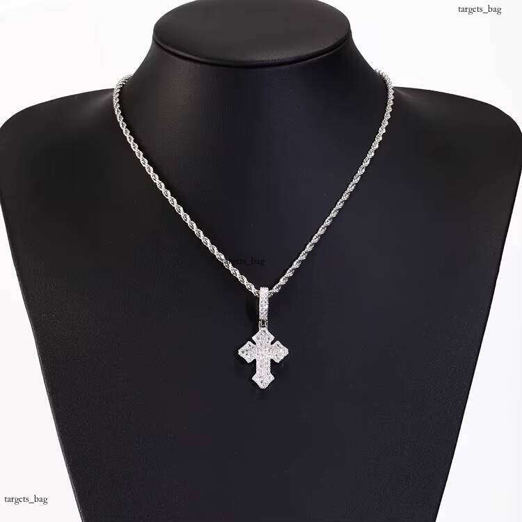 Sier Cross Pendant With VVS Moissanite Dia Hip Hop Jewelry for Fashion Design