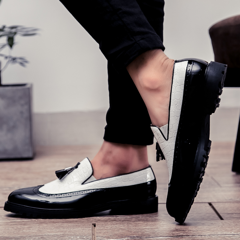 6935 British tassel carved Bloch color blocked loafers, multifunctional casual leather shoes, worn on one foot