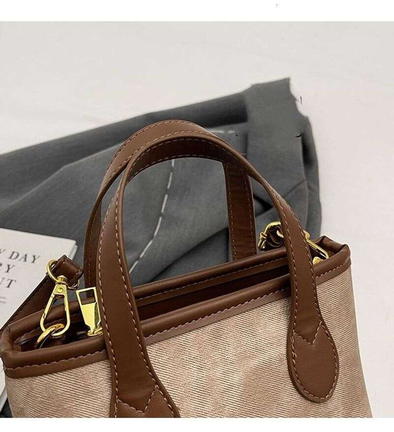 Fashionable women's shoulder crossbody bag, small square bag for daily commuting