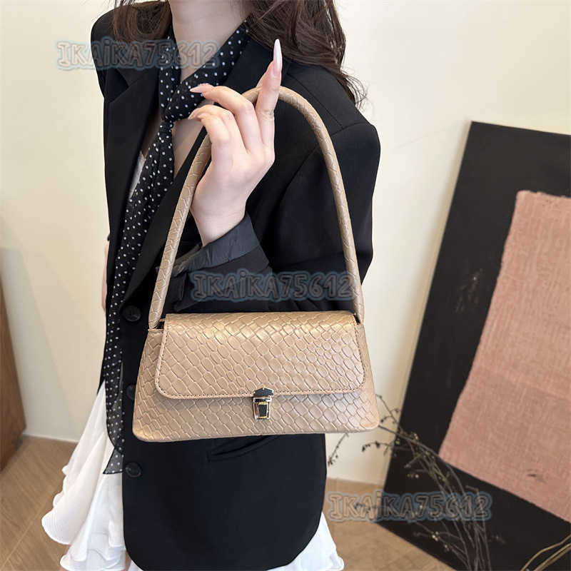 Fashionable Simple Woven Baguette Bag Texture Versatile Stylish Shoulder Bag Underarm Bag Womens Bag H250804