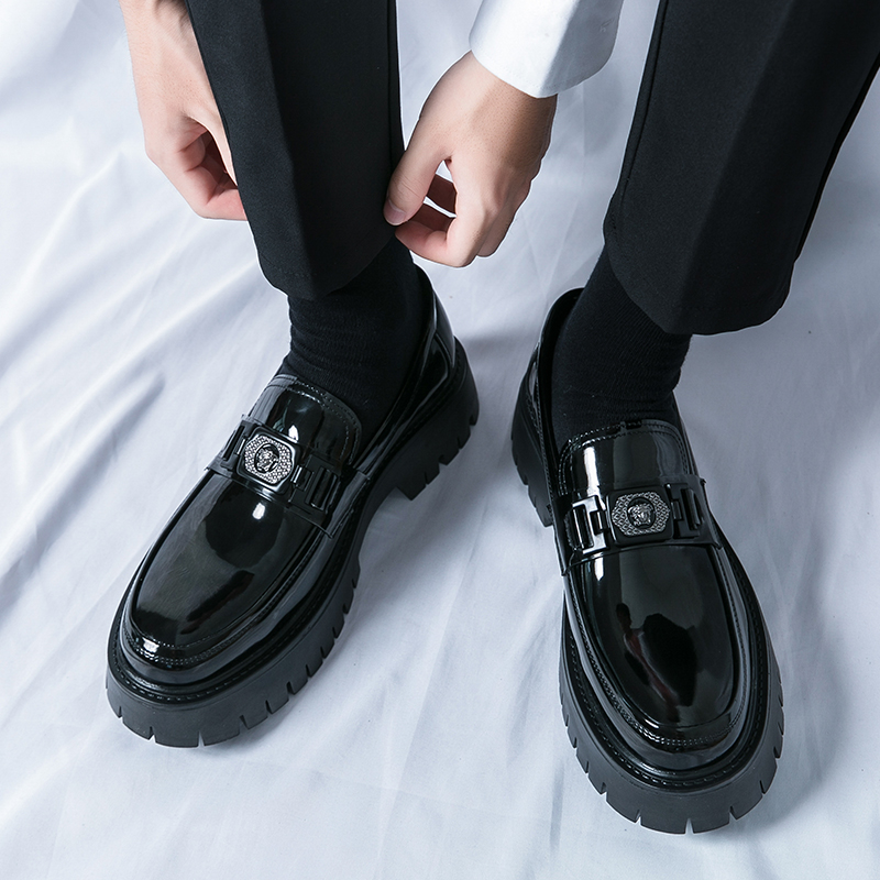 8806 Summer Breathable Leather Shoes with Men's Sensation, British Interior Height Increase Thick Bottom Trendy Bright Face, One Step Casual loaf