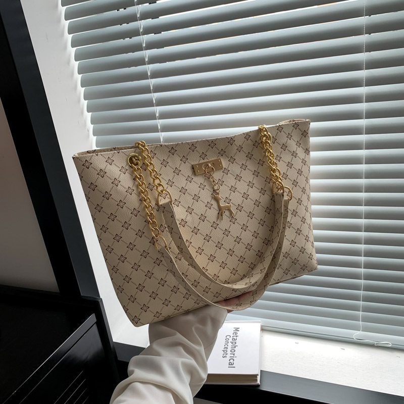 Retro commuting texture chain shoulder bag female spring new style all-match underarm bag tote bag female bag