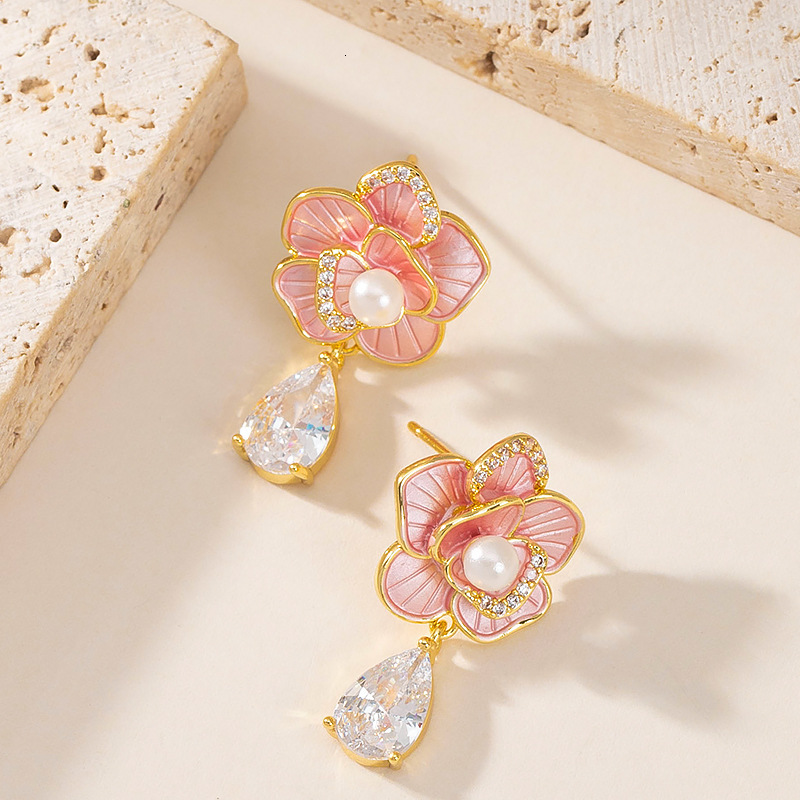 Elegant Temperament Style Oil Drop Pearl Floral Earrings Light Niche Personality High-end Sier Needle Ear Jewelry