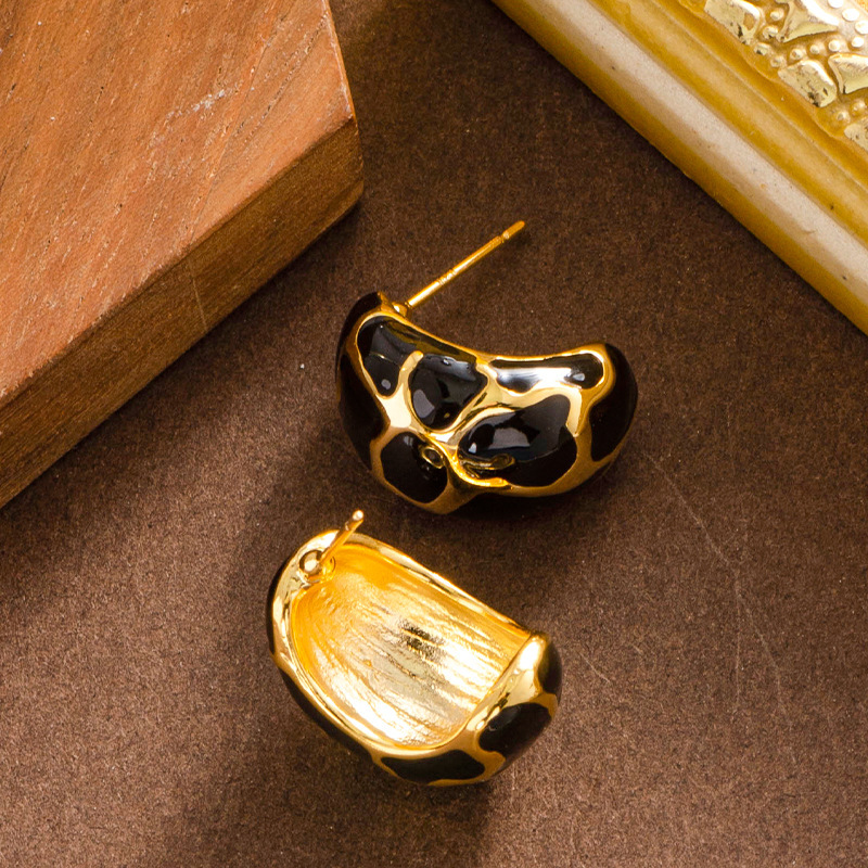 Fashion Melad Style Oil Drop Irregular Pattern Earrings for Women Light Personality Stylish Sier Needle Ear Jewelry