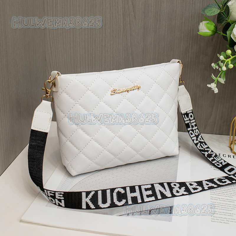 Minimalist Quilted Small Square Bag 2025 Autumn Winter New Fashion Womens Crossbody Phone Coin Purse Bucket Bag for Women H250804