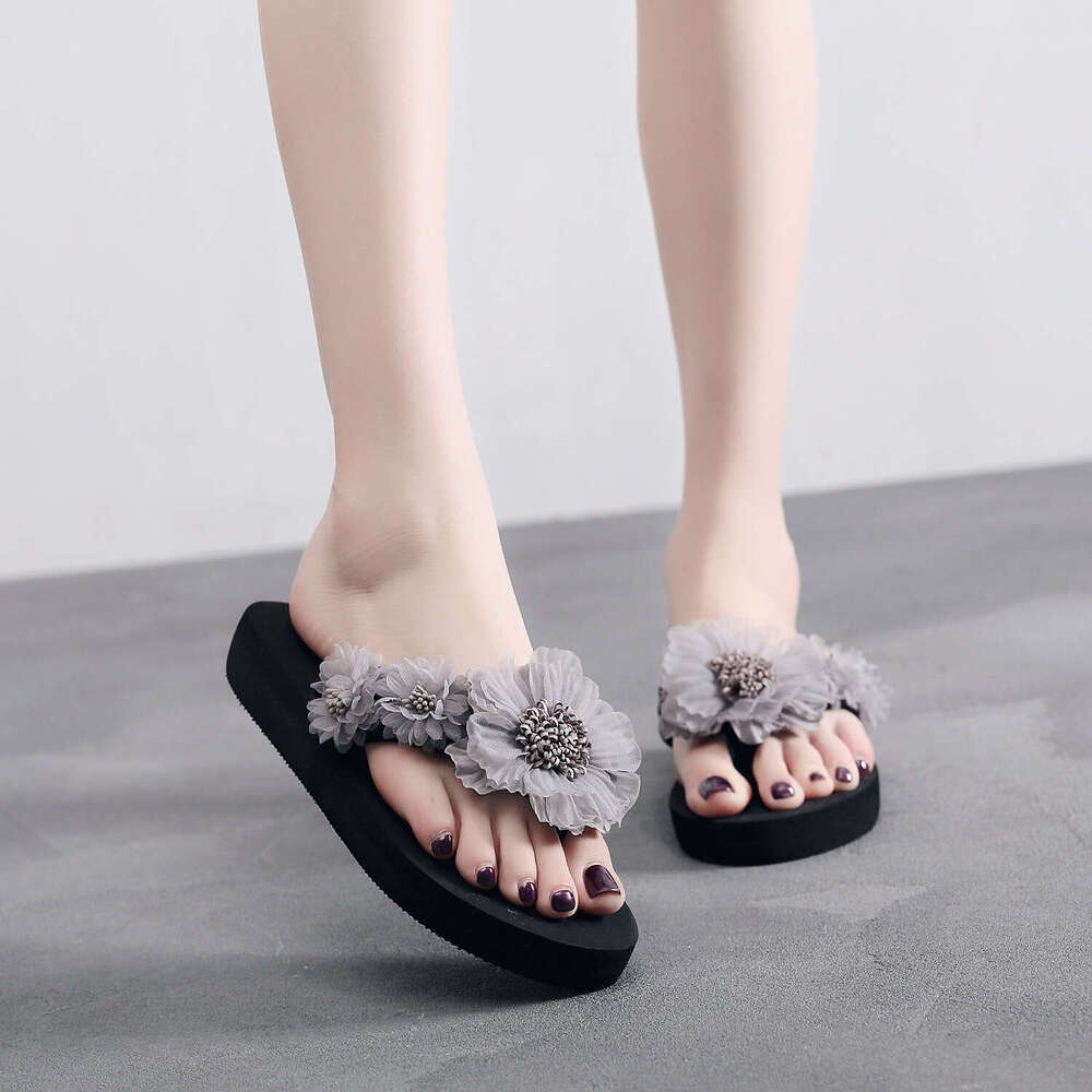 New Women's Summer Fashionable Versatile Flip-Flops Thick Sole Beach Shoes Sweet Holiday Sandals for Women