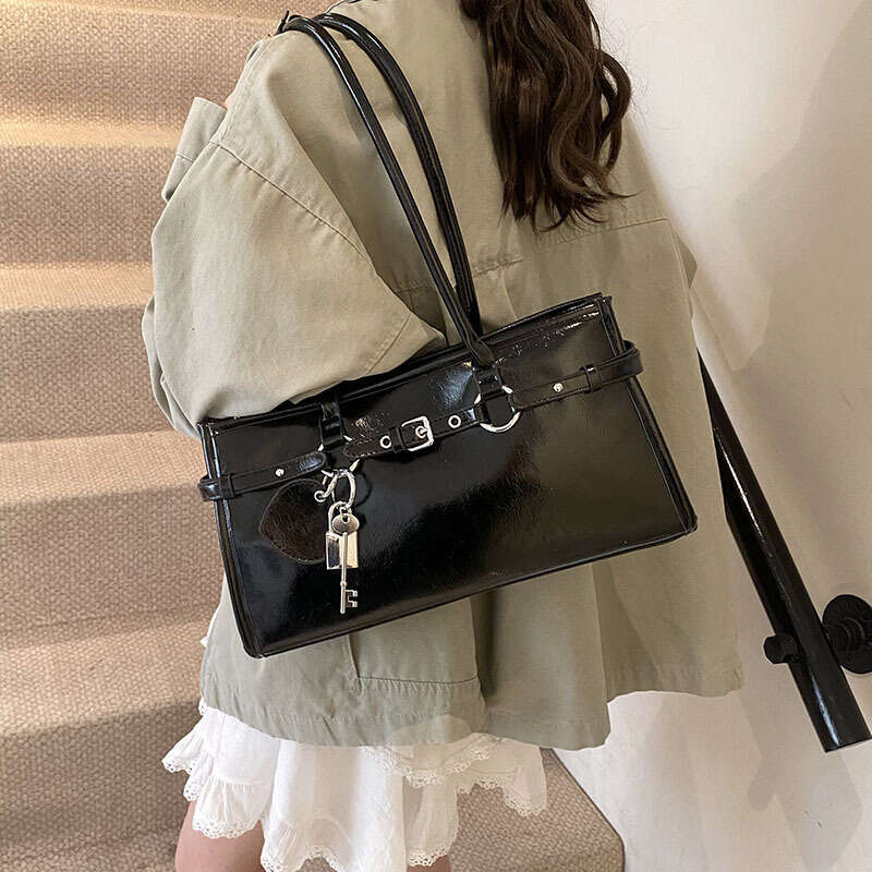 Sweet Cool Women's Handbag Simple Commuter Stylish bags Belt designer Fashion 2025 New Trend Motorcycle Shoulder Underarm Bag
