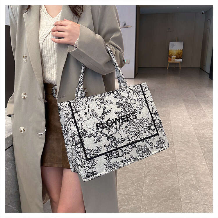 Vintage Embroidered Tote Bag - Retro Canvas Shoulder Bag for Women, Spacious Medium Purse with Classic Print