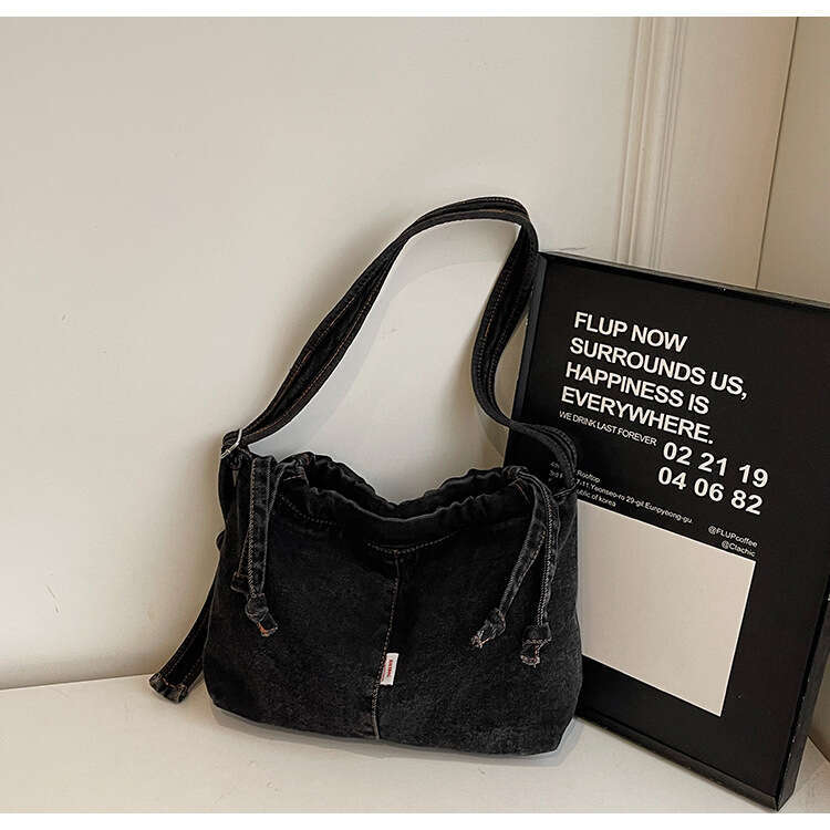 Large Capacity Drawstring Denim for designer Women 2025 Trendy New Niche Simple Shoulder Versatile bags Commuting Shopping Bag