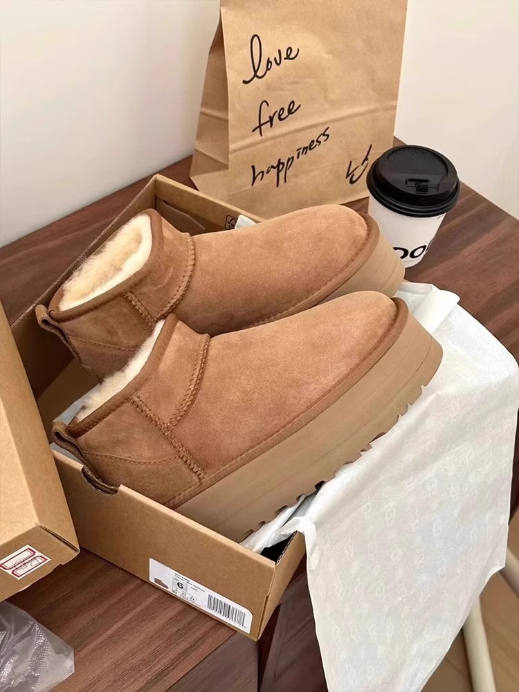 Women's Thick - soled Snow Boots new Winter Style One - piece Fur - lined Short - tube Snow Cotton Shoes for Women Plush - added and Thickened Big Cotton Shoes