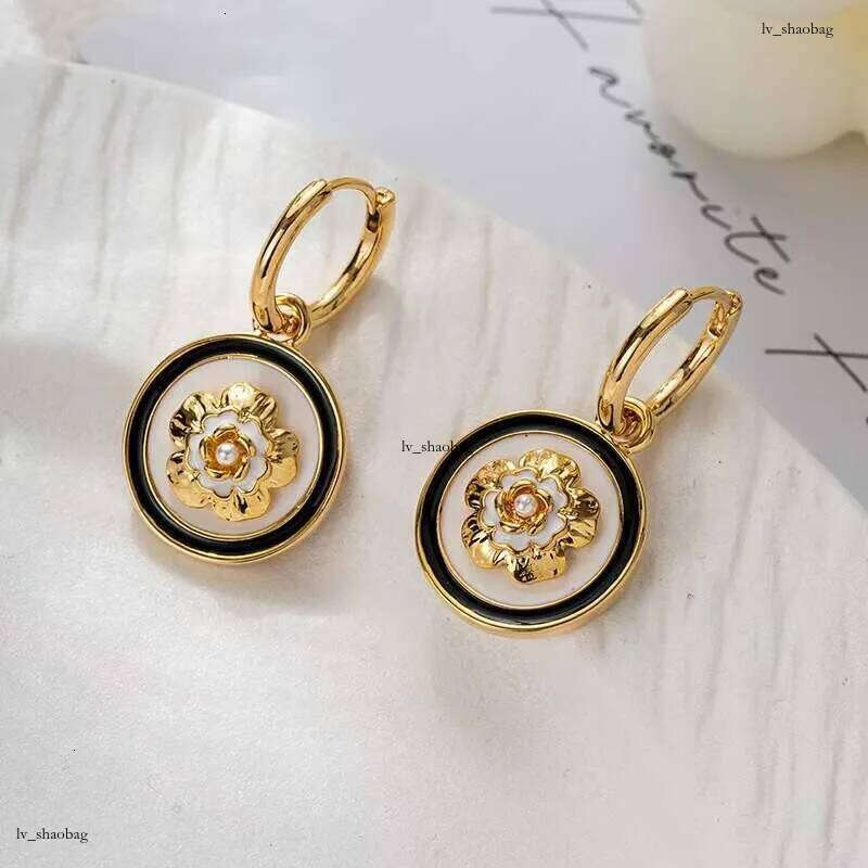 DHcollections French Style Camellia Earrings for Women 2024 Fashion Elegant Oil Drop Ear Cuffs Light Niche High End Jewelry