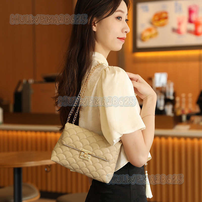 2025 New Simple and Elegant Chain Small Square Bag Shell Embroidered Shoulder Phone Bag H250804