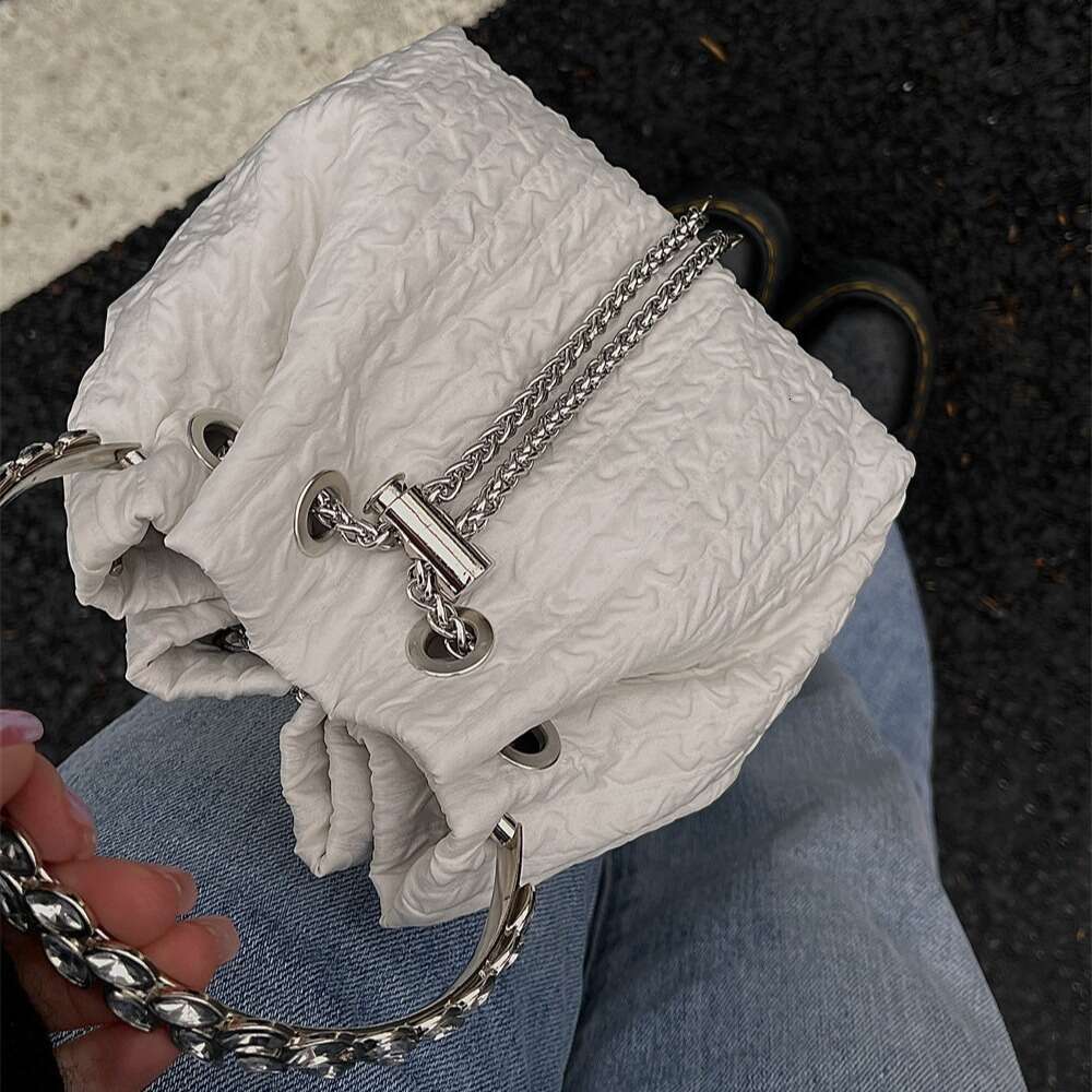 Korean Style Rhinestone Chain Handbag Fashion High-end Drawstring Bucket Sweet Niche Crossbody Bag for Women
