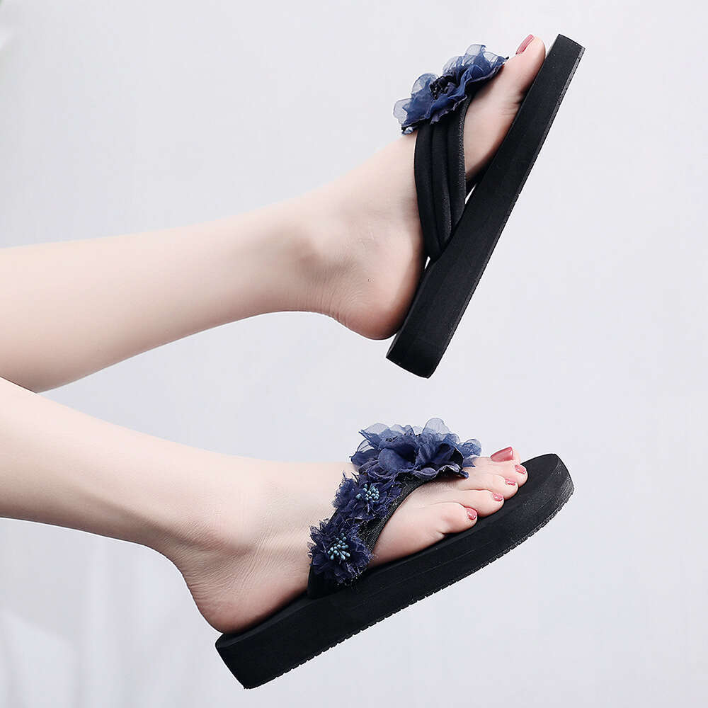 New Women's Summer Fashionable Versatile Flip-Flops Thick Sole Beach Shoes Sweet Holiday Sandals for Women