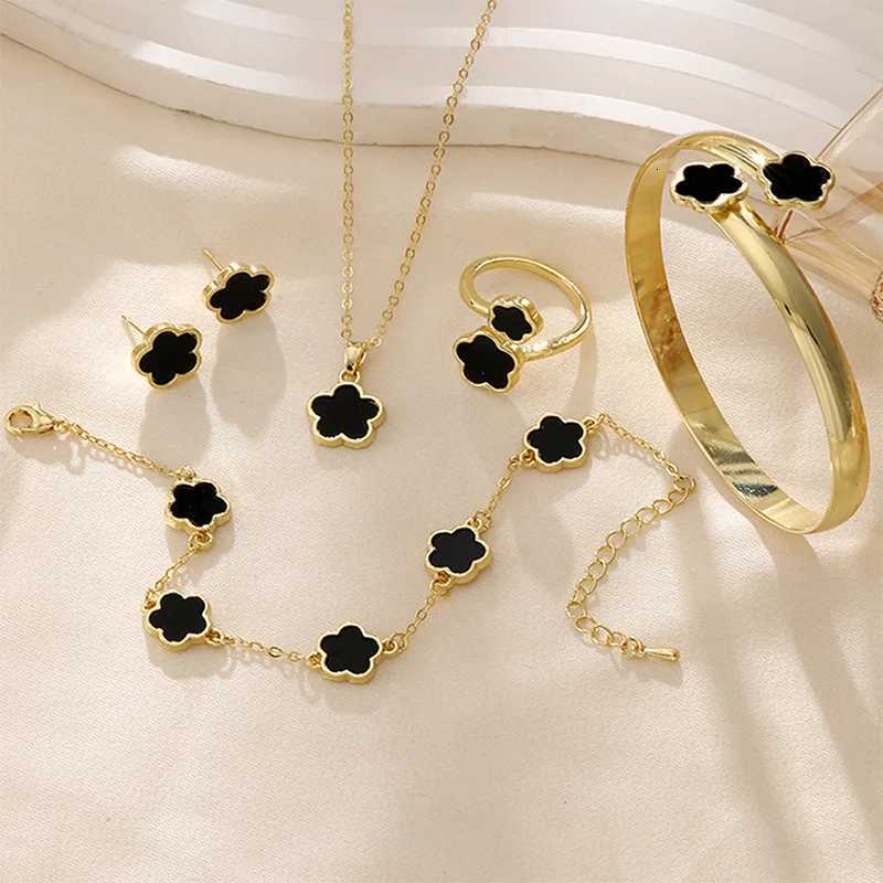New Fashion 5 Flower Bracelet Set for Wen Simple Lucky Flower Necklace Bracelet Earring Elegance French Party Jewelry S250804