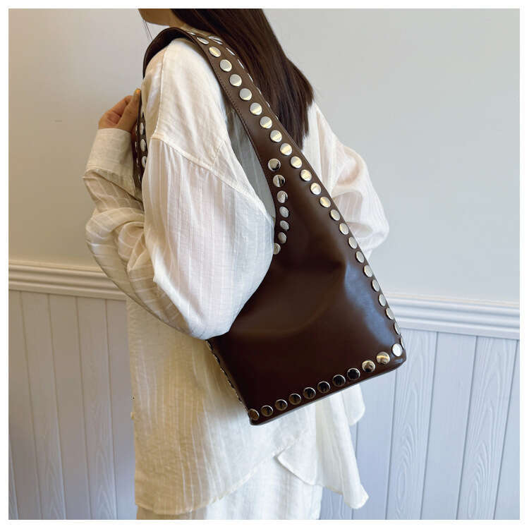 Studded Single Shoulder Underarm Fashion Motorcycle Simple Trendy Large bags Capacity designer Bucket Bag