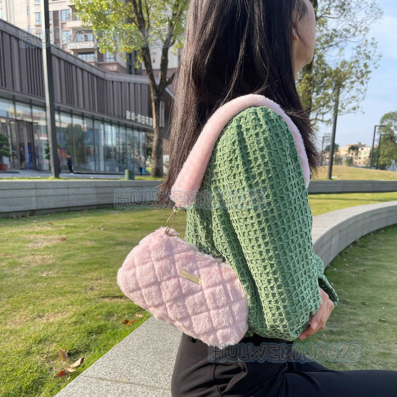 Womens Shoulder Bag 2025 New Material Embroidered Sheet Underarm Bag Casual Phone Bag H250804