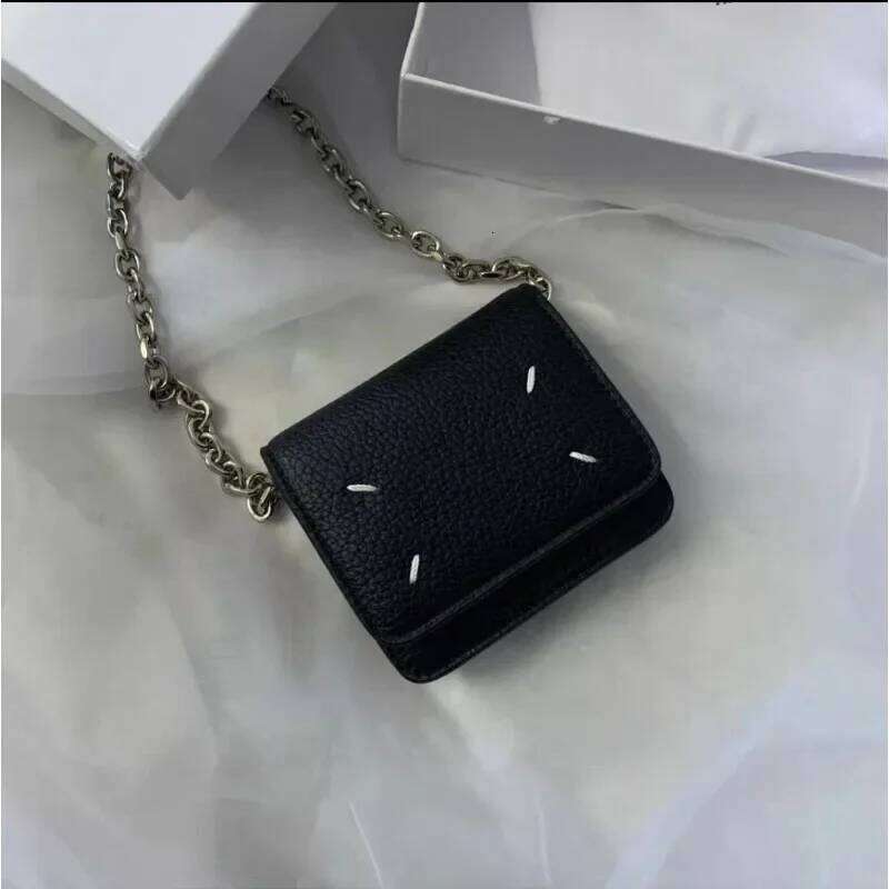 trendy short mini chain for men and women, shoulder bag, crossbody bag