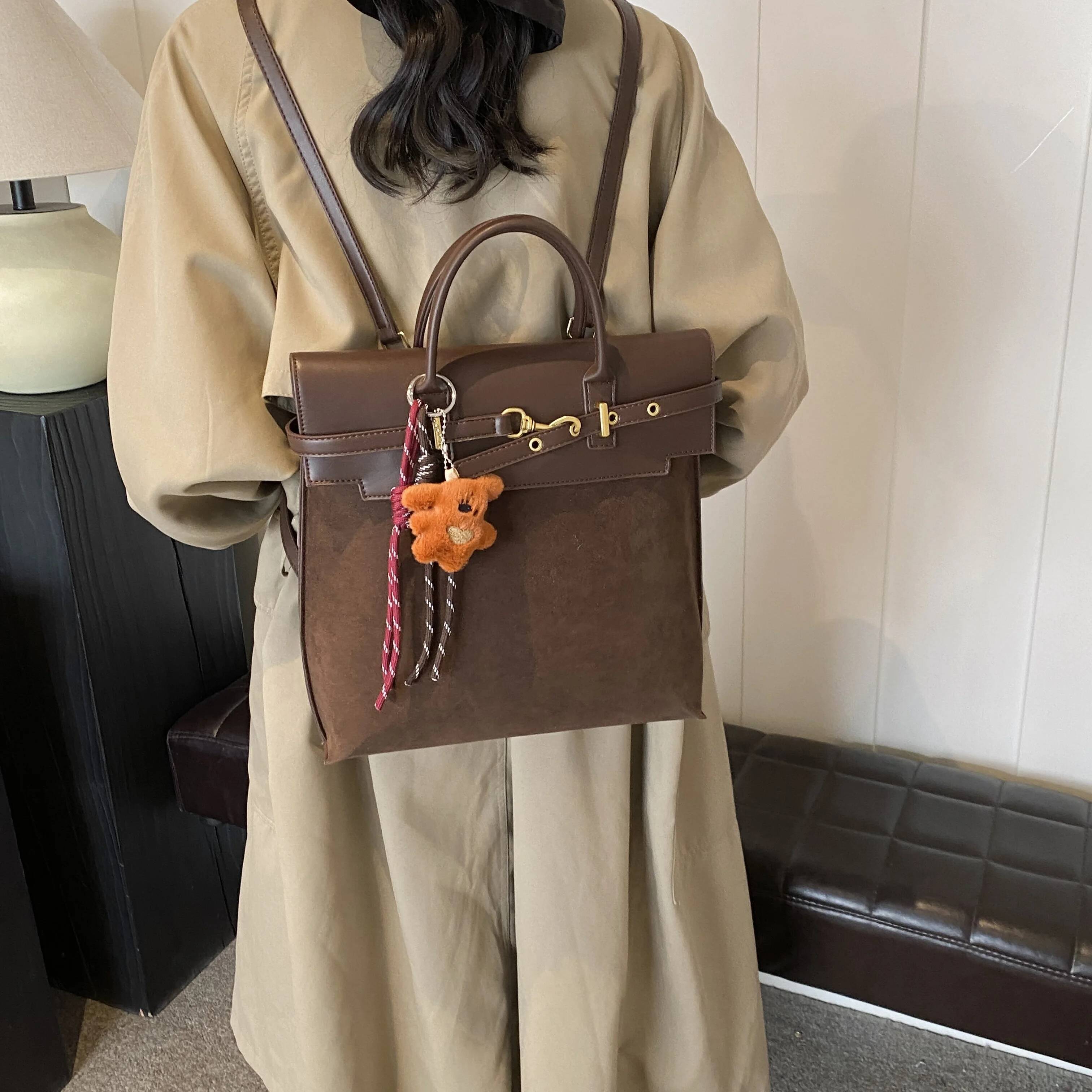 Shoulder bag Designer Tote Large Capacity Retro Handbag for women men Commut and travel outside Backpack Small Square multiple carrying methods