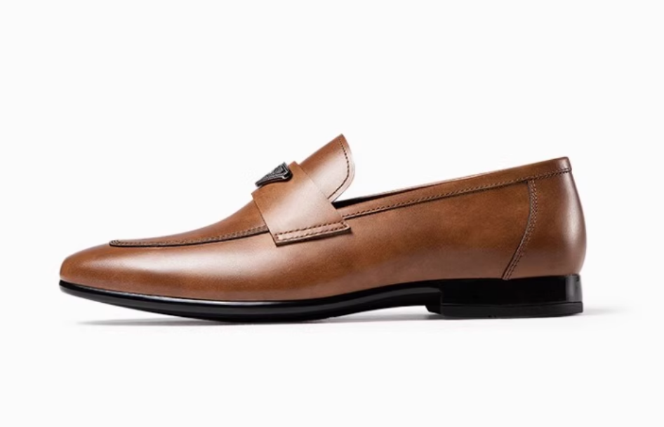 New British leather shoes for men. Pointed toe genuine leather breathable. Business casual shoes trend, men's shoes single