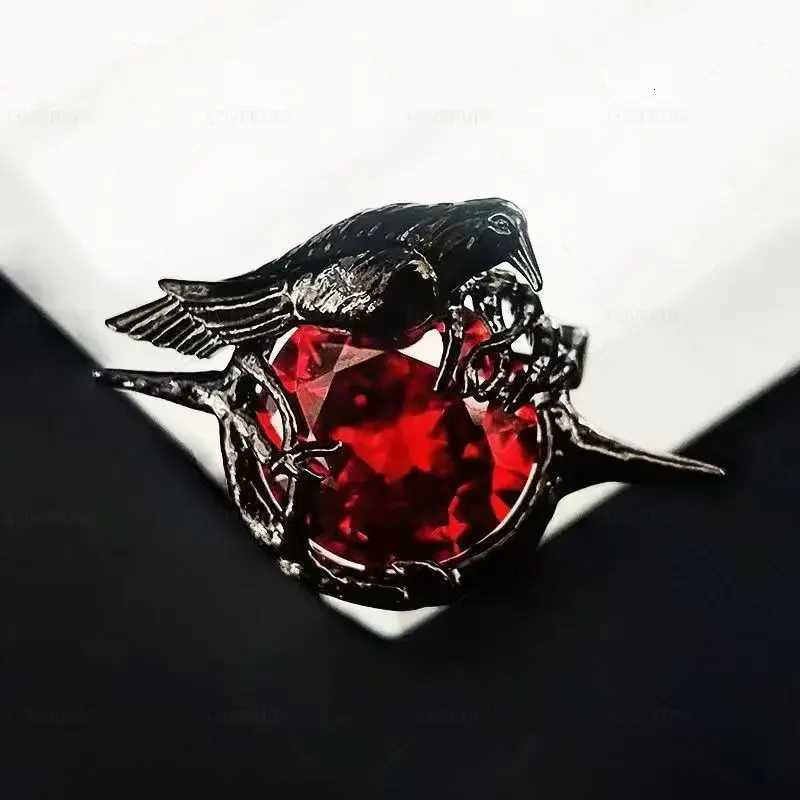 2025 Game Love and Deep Space Sylus Brooch Red Zircon Crow Badges Pin for Clothing Jewelry Cosplay Accessories Fans Gifts G250802