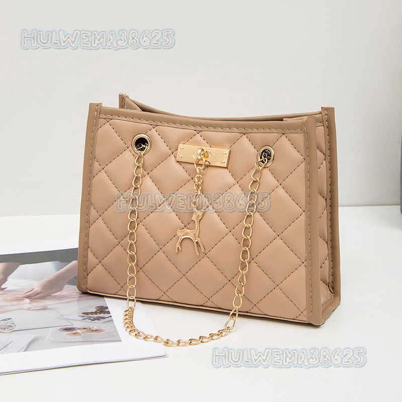Womens Bag 2025 New Style Trendy Quilted Chain Bag Solid Color Shoulder Bag Simple Crossbody Bag H250804