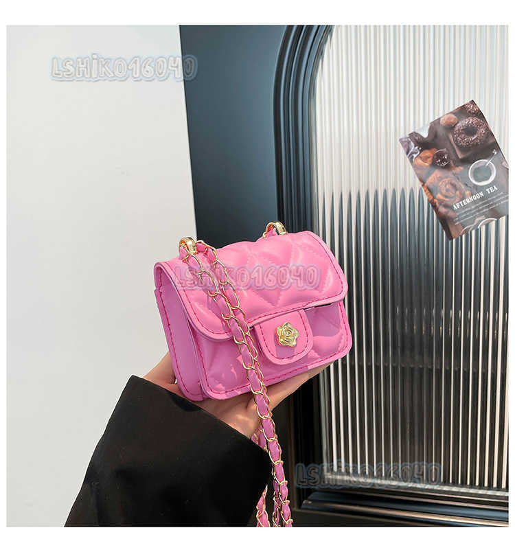Premium 2025 New Niche Design Chain Small Bag Handheld Versatile Celebrity Lipstick Bag Mini Coin Small Square Bag H250804