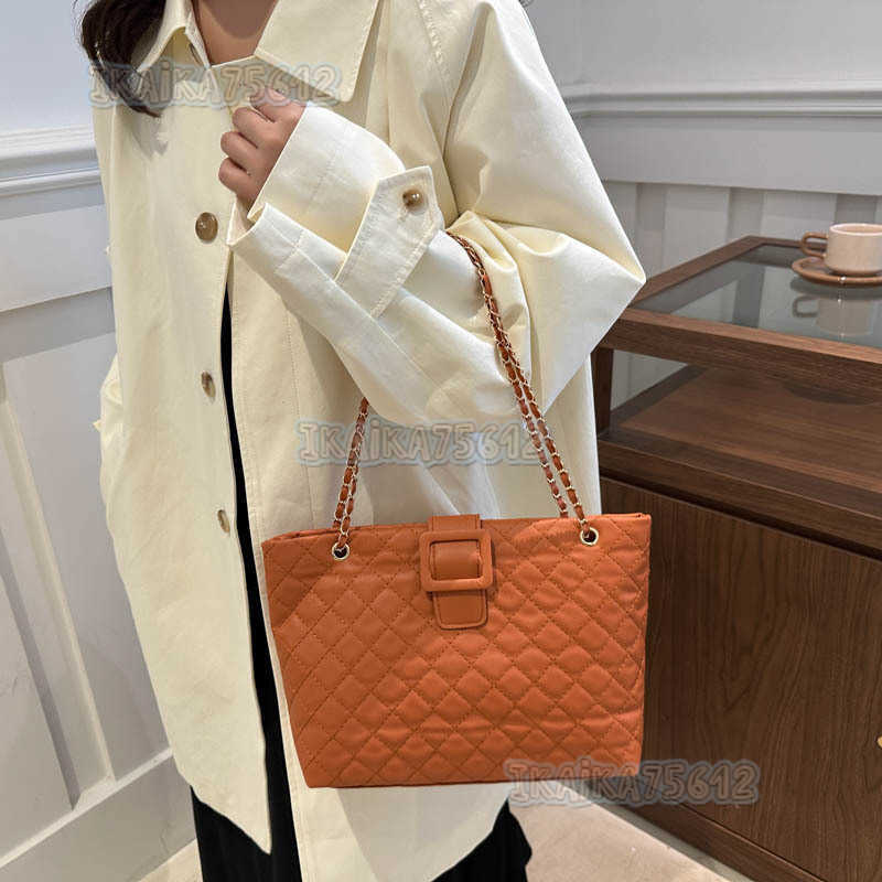 Fashionable and Stylish Single Shoulder Bag Beautiful Tote Bag 2025 Niche Design Trendy Crossbody Bag Casual Simple Handbag H250804