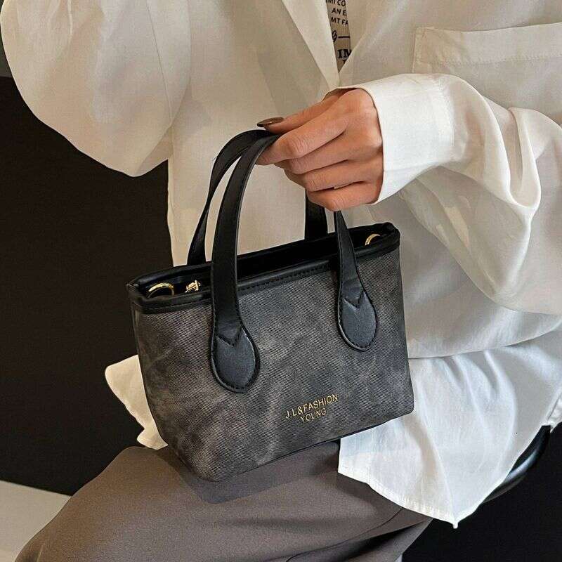 Fashionable women's shoulder crossbody bag, small square bag for daily commuting