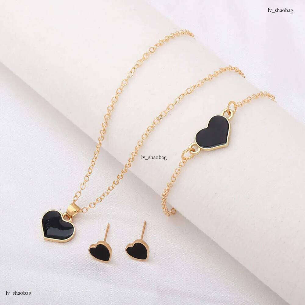 DHCollections 2025 Spring Heart Jewelry - Minimalist Necklace Bracelet Earrings Set for Women (2 Color Options)