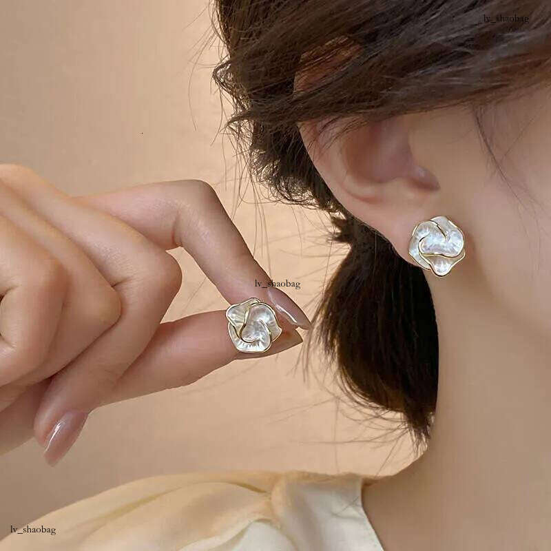 DHcollections S Sier Needle Unique Camellia for Women 2024 New Niche Design Light High-end Earrings