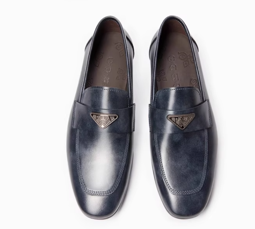 New British leather shoes for men. Pointed toe genuine leather breathable. Business casual shoes trend, men's shoes single